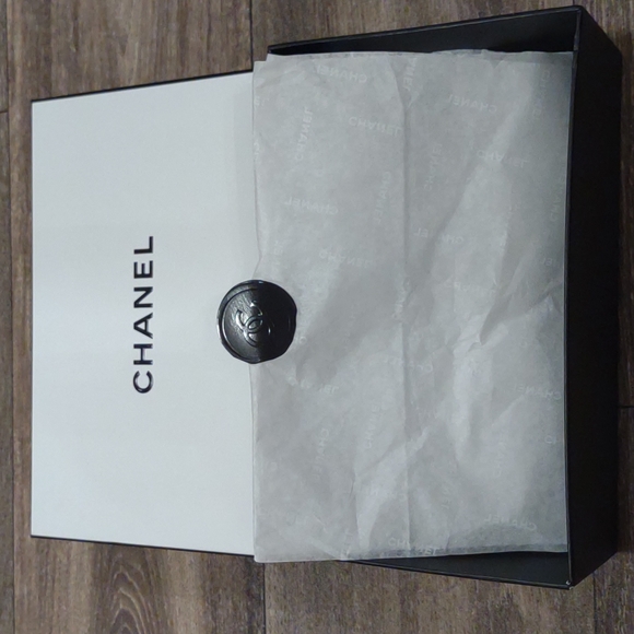 Authentic Chanel Gift box - Picture 7 of 10